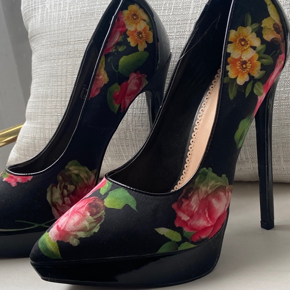 Floral Heels - Picture 1 of 5